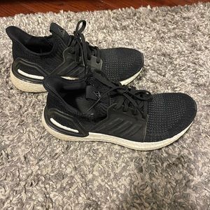 Women’s Adidas Ultraboost 2019 Sz 7 blk/wht